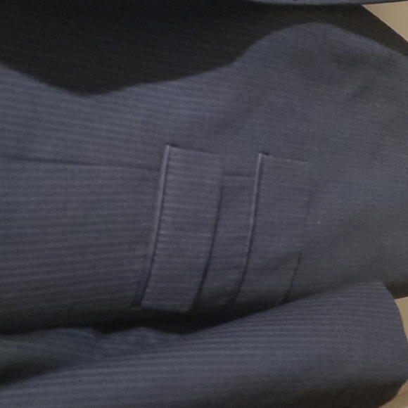 Custom Made Men’s Suit - Picture 2 of 7